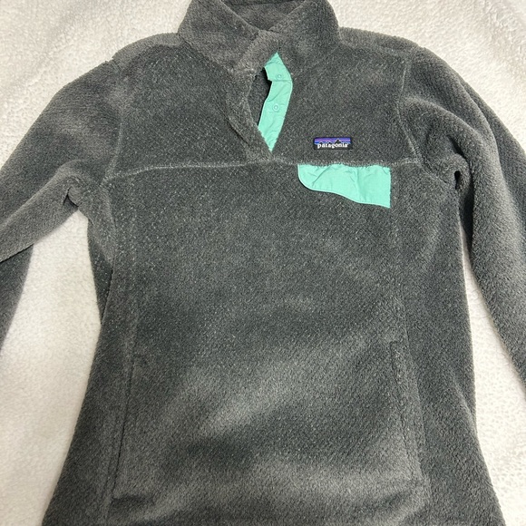 Women’s Patagonia Pullover - Picture 2 of 3